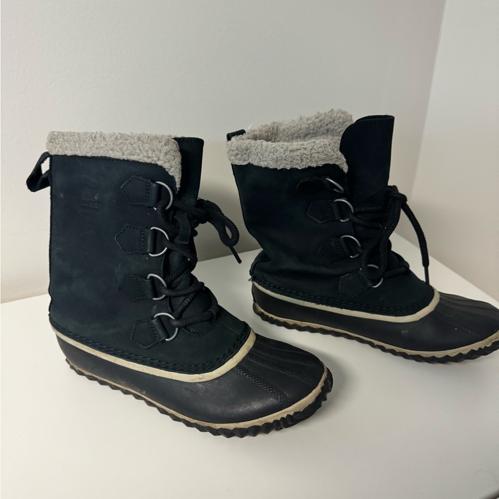 Sorel Women’s 7.5 Black and Gray Winter Boots